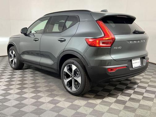 2026 Volvo XC40 B5 Plus