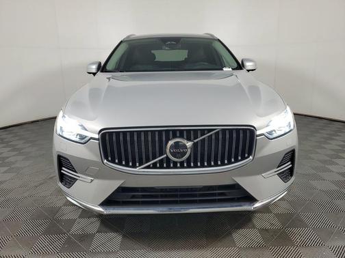 Silver Dawn Metallic 2023 Volvo XC60 B5 Plus Bright Theme
