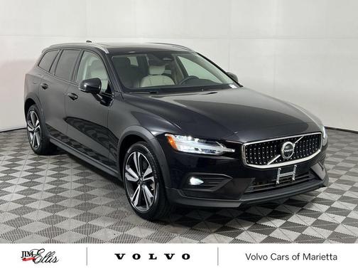 2024 Volvo V60 Cross Country B5 Plus
