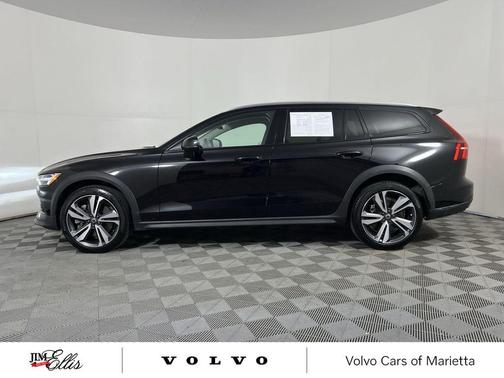 2024 Volvo V60 Cross Country B5 Plus