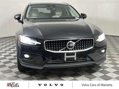 2024 Volvo V60 Cross Country B5 Plus