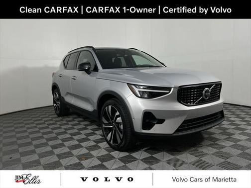 2025 Volvo XC40 B5 Plus Dark Theme