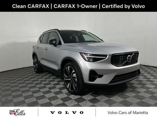 2025 Volvo XC40 B5 Plus Dark Theme