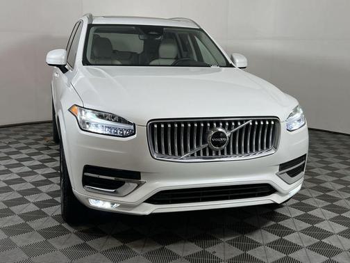 2024 Volvo XC90 B5 Core Bright Theme