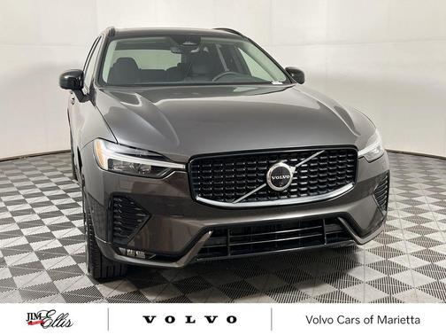 2025 Volvo XC60 B5 Plus