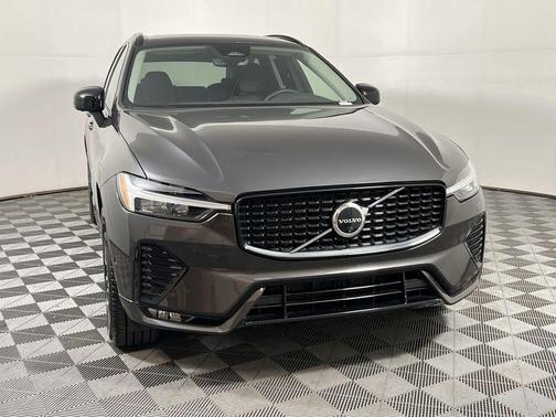 2025 Volvo XC60 B5 Plus
