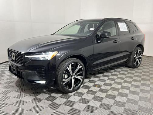 2024 Volvo XC60 B5 Ultimate Dark Theme