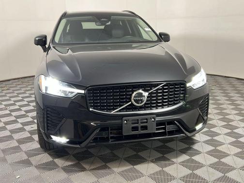 2024 Volvo XC60 B5 Ultimate Dark Theme