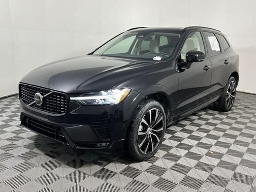 2023 Volvo XC60 B5 Plus Dark Theme