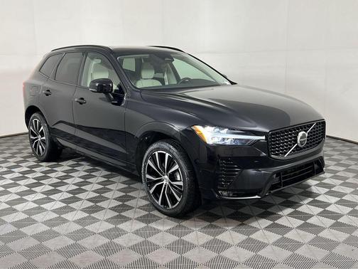 2023 Volvo XC60 B5 Plus Dark Theme