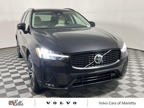 2023 Volvo XC60 B5 Plus Dark Theme