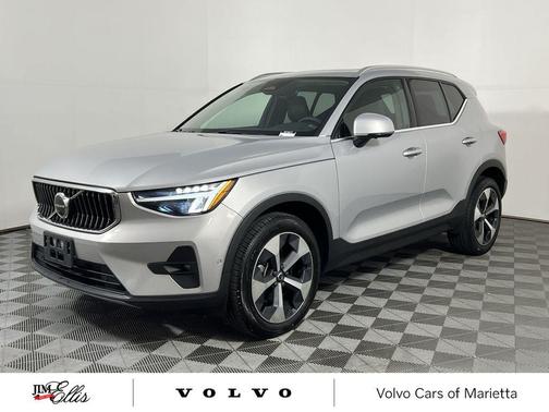 2023 Volvo XC40 B4 Plus Bright Theme