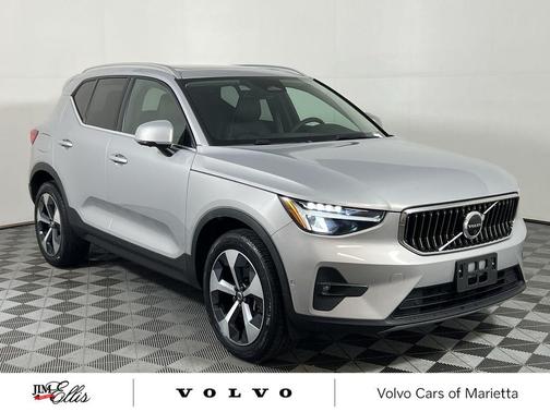 2023 Volvo XC40 B4 Plus Bright Theme