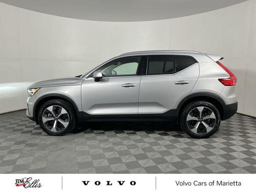2023 Volvo XC40 B4 Plus Bright Theme