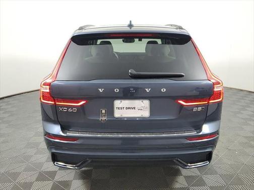 2025 Volvo XC60 B5 Plus