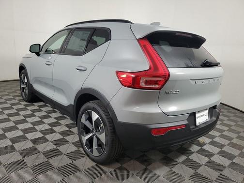 Vapour Grey Metallic 2026 Volvo XC40 Plus, B5 AWD Gas (mild hybrid), Dark