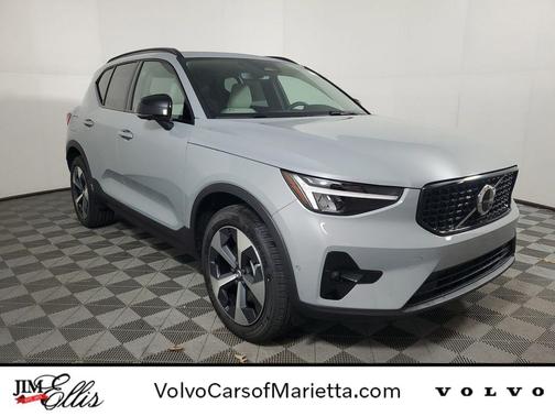2026 Volvo XC40 Plus, B5 AWD Gas (mild hybrid), Dark