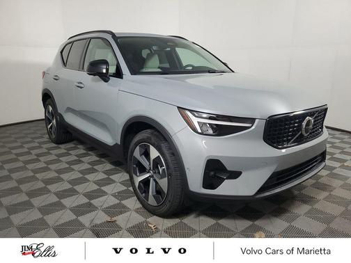 2026 Volvo XC40 Plus, B5 AWD Gas (mild hybrid), Dark
