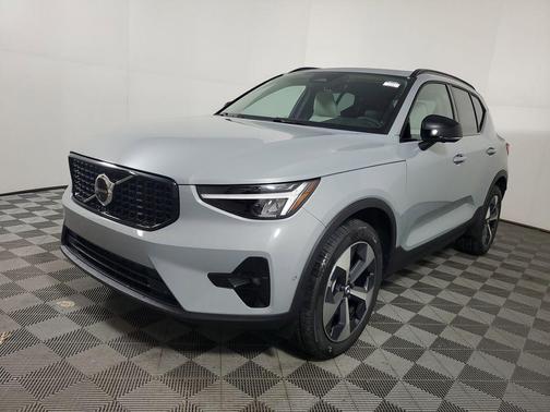 2026 Volvo XC40 Plus, B5 AWD Gas (mild hybrid), Dark