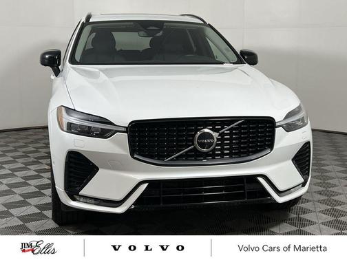 2025 Volvo XC60 B5 Plus