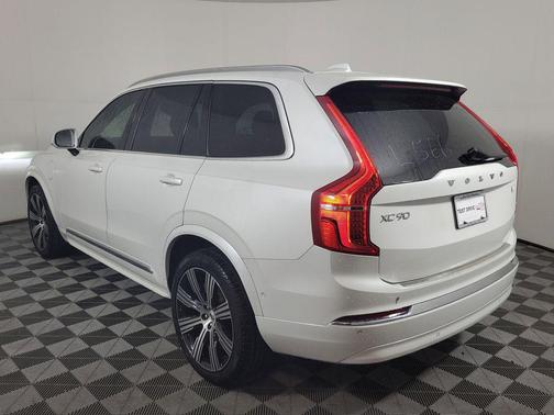 Crystal White Metallic 2024 Volvo XC90 Recharge Plug-In Hybrid T8 Plus Bright Theme 7-Seater