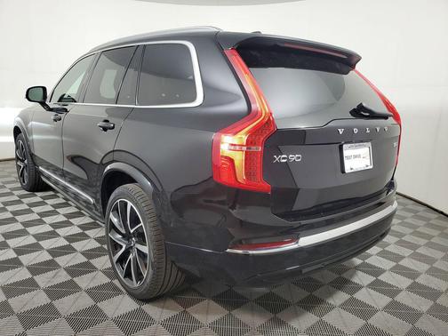 2023 Volvo XC90 B5 Plus