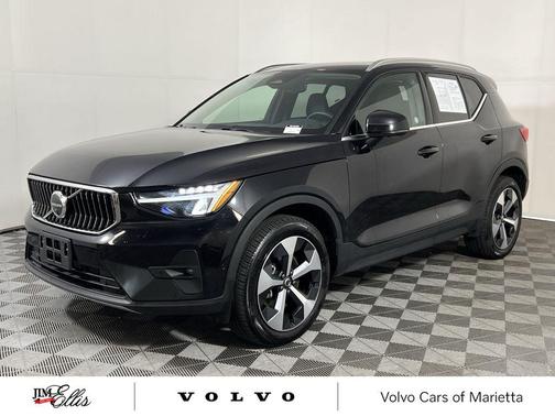 2025 Volvo XC40 B5 Plus Bright Theme