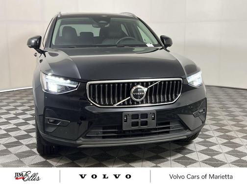 2025 Volvo XC40 B5 Plus Bright Theme