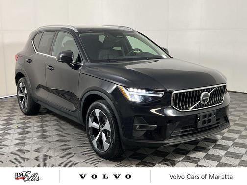 2025 Volvo XC40 B5 Plus Bright Theme