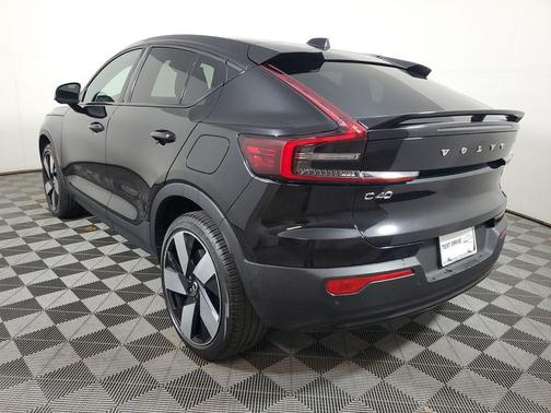 Onyx Black Metallic 2024 Volvo C40 Recharge Pure Electric Plus
