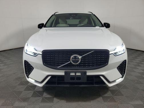 2023 Volvo XC60 B5 Plus Dark Theme