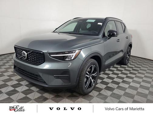 2026 Volvo XC40 Core, B5 AWD Gas (mild hybrid), Dark