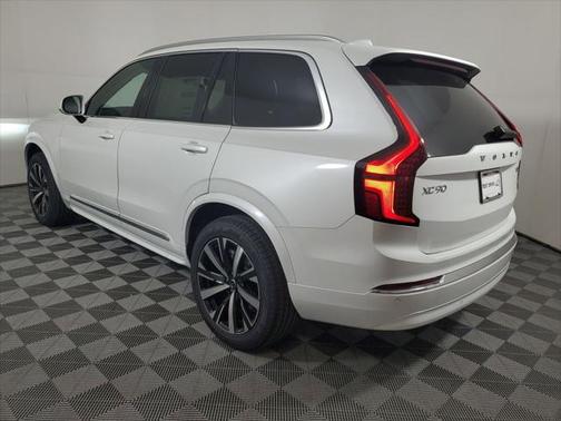 2025 Volvo XC90 B5 Core