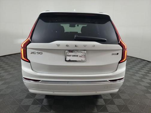 2025 Volvo XC90 B5 Core