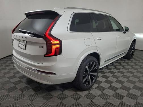 2025 Volvo XC90 B5 Core