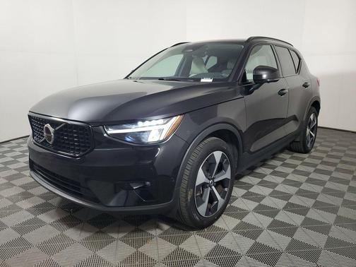 2025 Volvo XC40 B5 Plus Dark Theme
