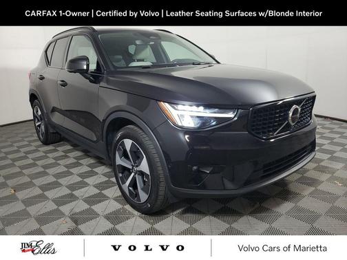 2025 Volvo XC40 B5 Plus Dark Theme
