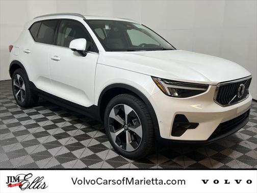 2025 Volvo XC40 B5 Plus Bright Theme