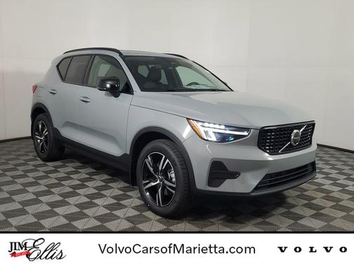 2026 Volvo XC40 Core, B4 FWD Gas (mild hybrid), Dark