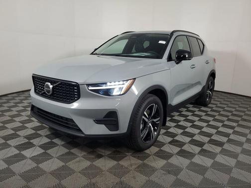 2026 Volvo XC40 Core, B4 FWD Gas (mild hybrid), Dark