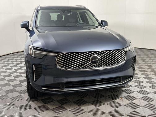 2025 Volvo XC90 B6 Core