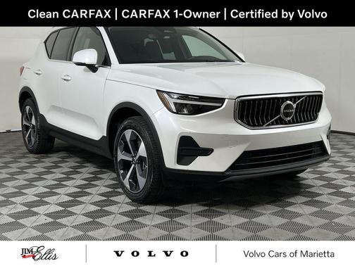2025 Volvo XC40 B5 Core Bright Theme