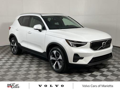2025 Volvo XC40 B5 Core Bright Theme