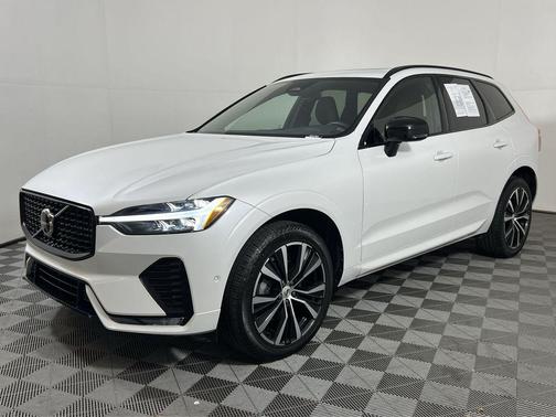 2023 Volvo XC60 B5 Plus Dark Theme