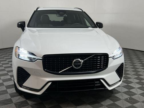 2023 Volvo XC60 B5 Plus Dark Theme
