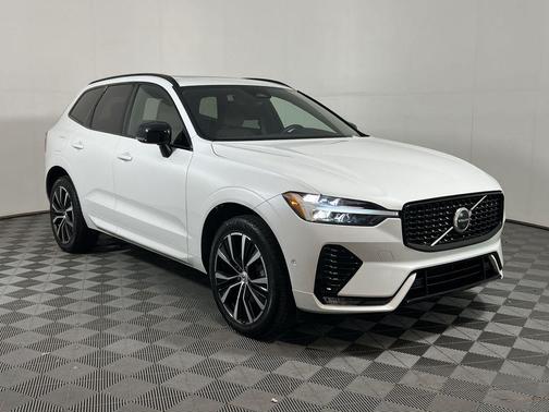 2023 Volvo XC60 B5 Plus Dark Theme
