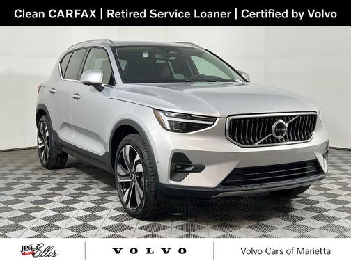 2025 Volvo XC40 B5 Ultra Bright Theme