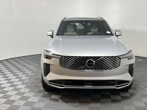 2025 Volvo XC90 B6 Core