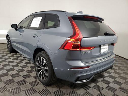 2023 Volvo XC60 B5 Plus Dark Theme