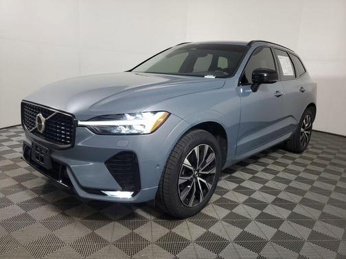 2023 Volvo XC60 B5 Plus Dark Theme